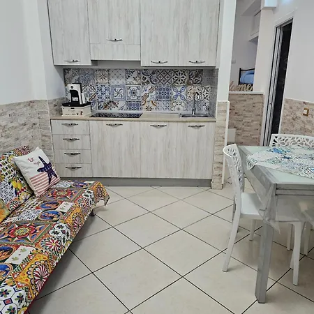 Clary Cefalu' Apartment *